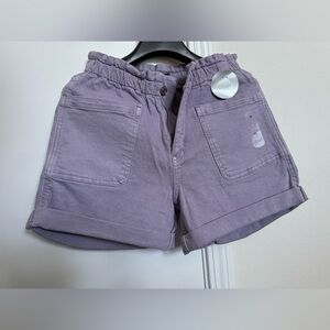 Brand new! Gap Denim girls mom high rise short
Size: 18